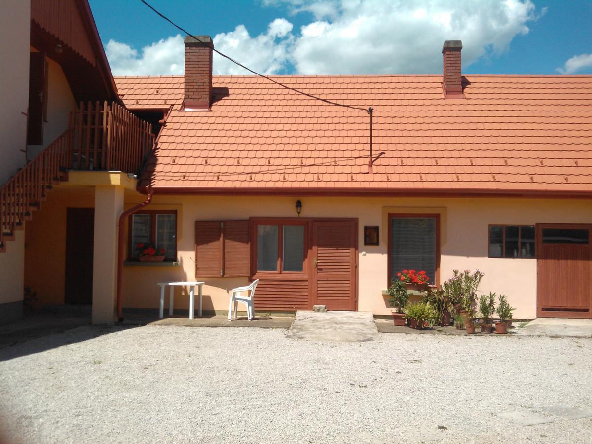 Barbara Apartmanhaz Кестхей Экстерьер фото